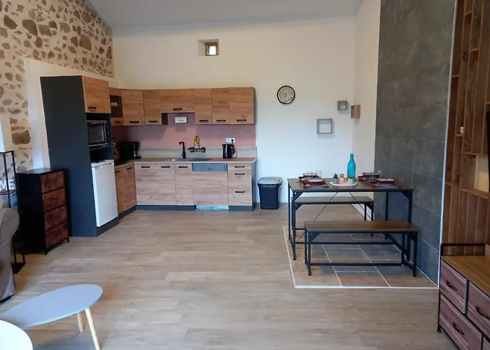 בית נופש Maison Neuve Parc Naturel Livradois Forez Animal Accepte *